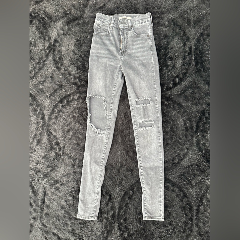 Levi’s 24 Distressed Skinny Jeans